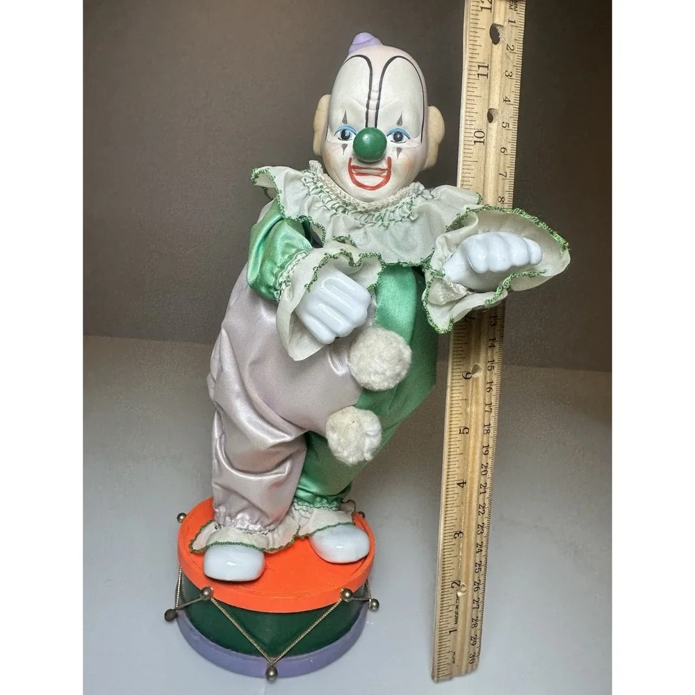 Victoria Ashlea Originals Benny Clown Music Box Plays Send In The Clowns
